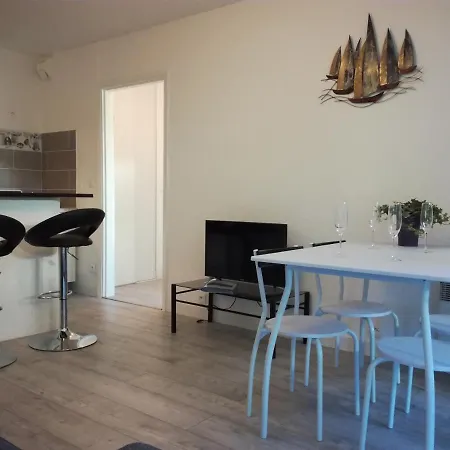 Beau Deux Pieces Avec Piscine Apartment *